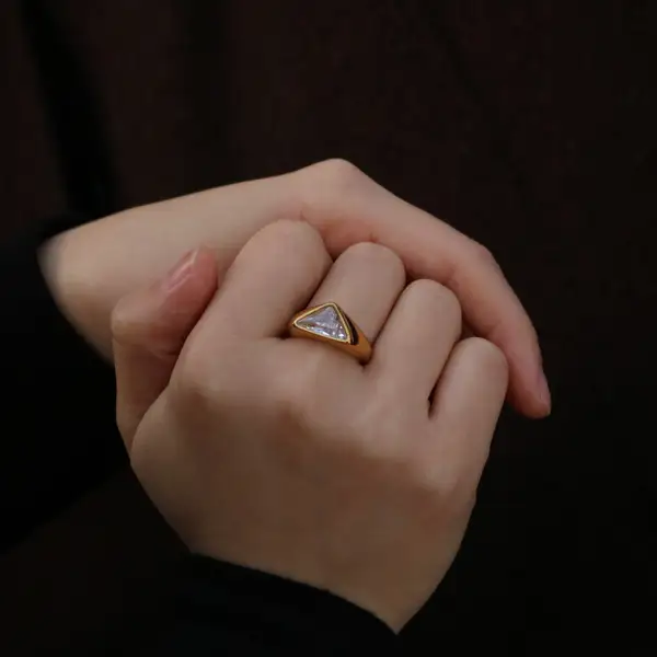 Trilliant Cut Gemstone Ring, photo 2