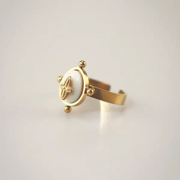 Vintage Mother of Pearl Ring