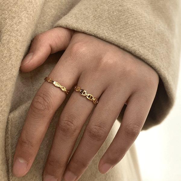 Carved Stackable Band Ring in Gold, photo 3
