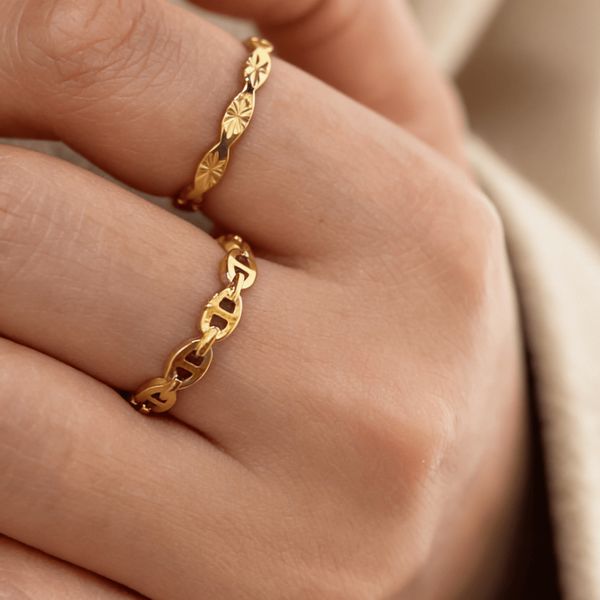 Carved Stackable Band Ring in Gold, photo 2